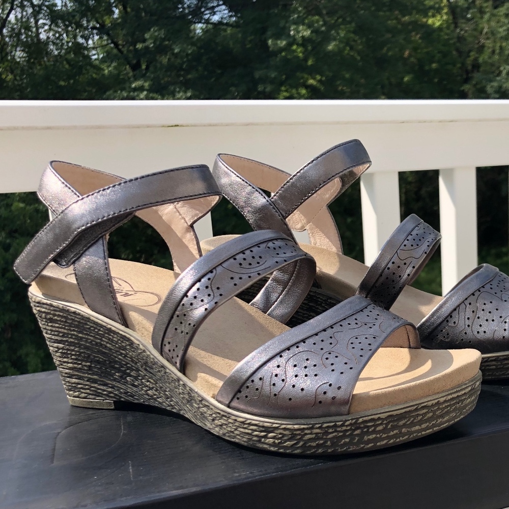 NWOT Umberto Raffini Oceana - Pewter  Size: 9